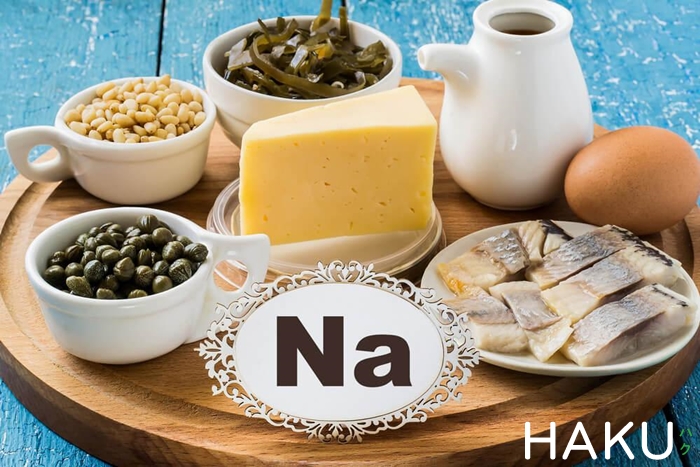 Bơ, lòng đỏ trứng, một số loại gia vị và hải sản chứa lượng lớn Natri không nên ăn nhiều